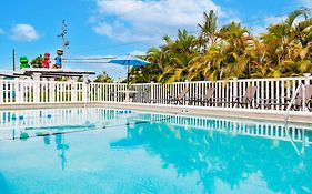 2 Bed Cottage With Pool, Close To Beach! Bbq Grills & Patio